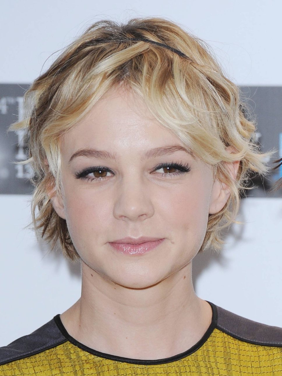 a new life hartz: Carey Mulligan New pixie Hairstyles