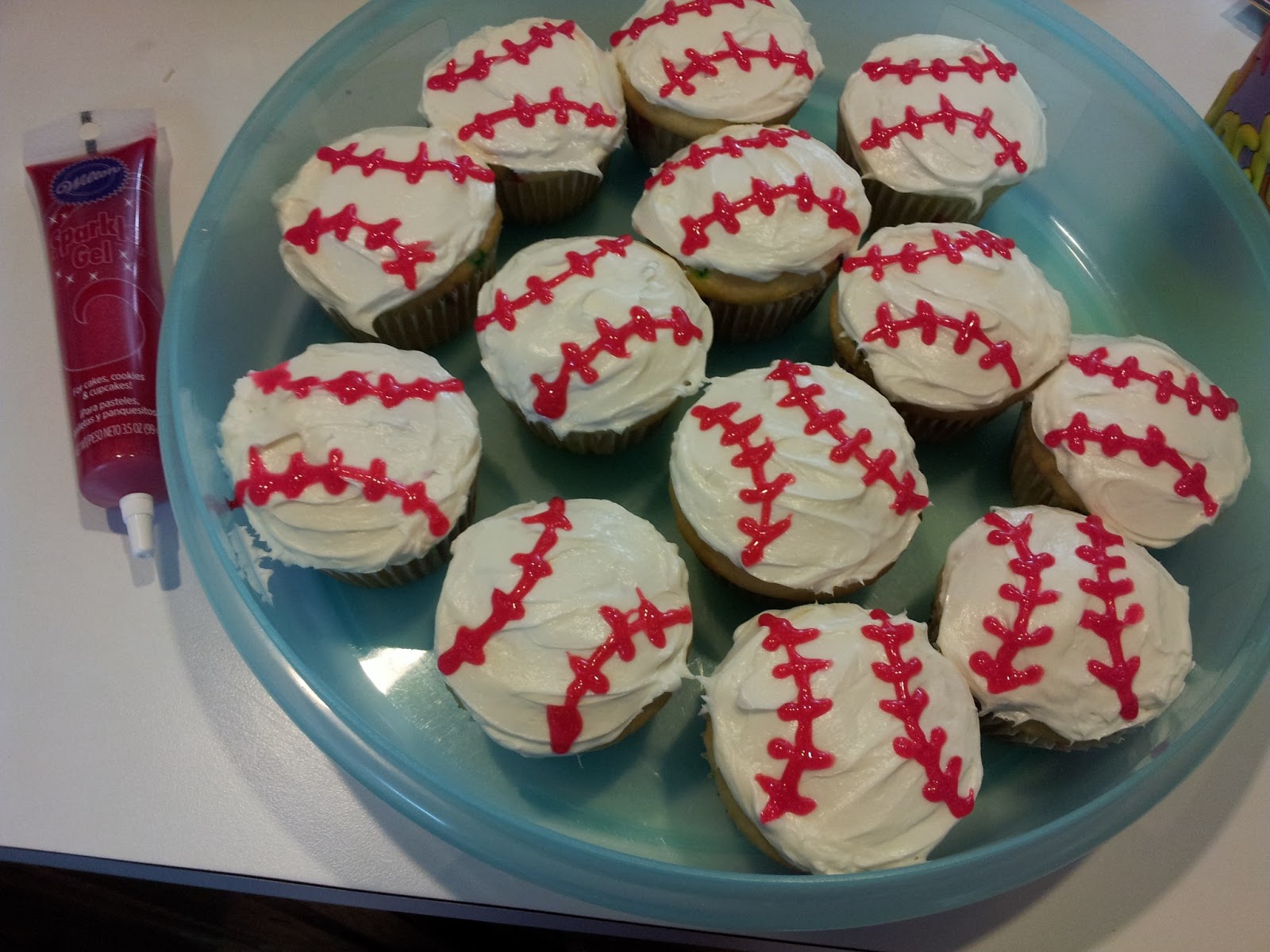 Working Mom Wonders Baseball Cupcakes