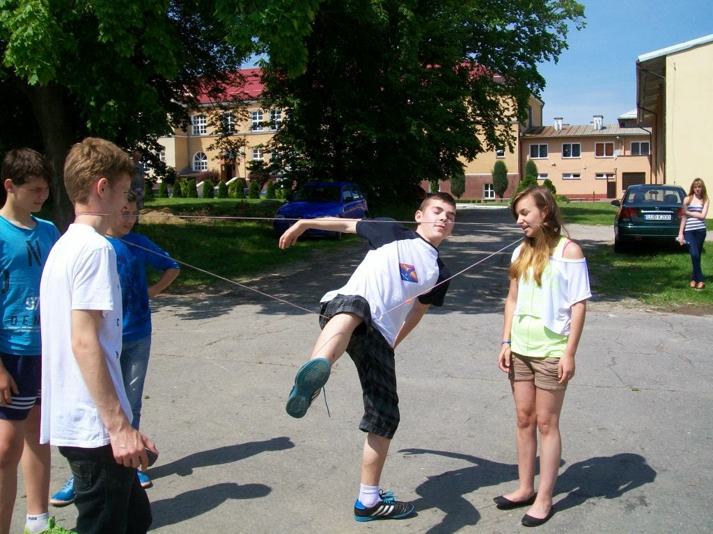 Building Bridges Using the Five Senses Polish kids' traditional games
