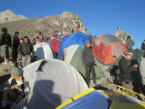 "HOUSEFULL " at the smaller twin plateau of Mt Merapi summit.