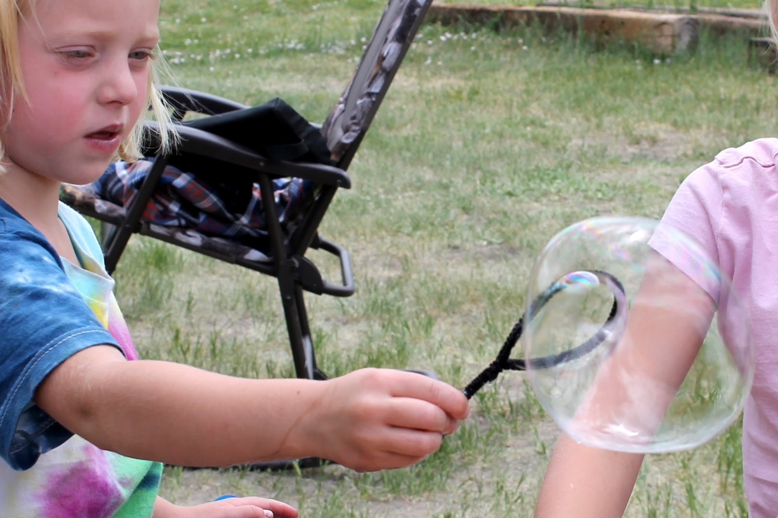 DIY Giant bubbles + DIY bubble wands - Find it, Make it, Love it