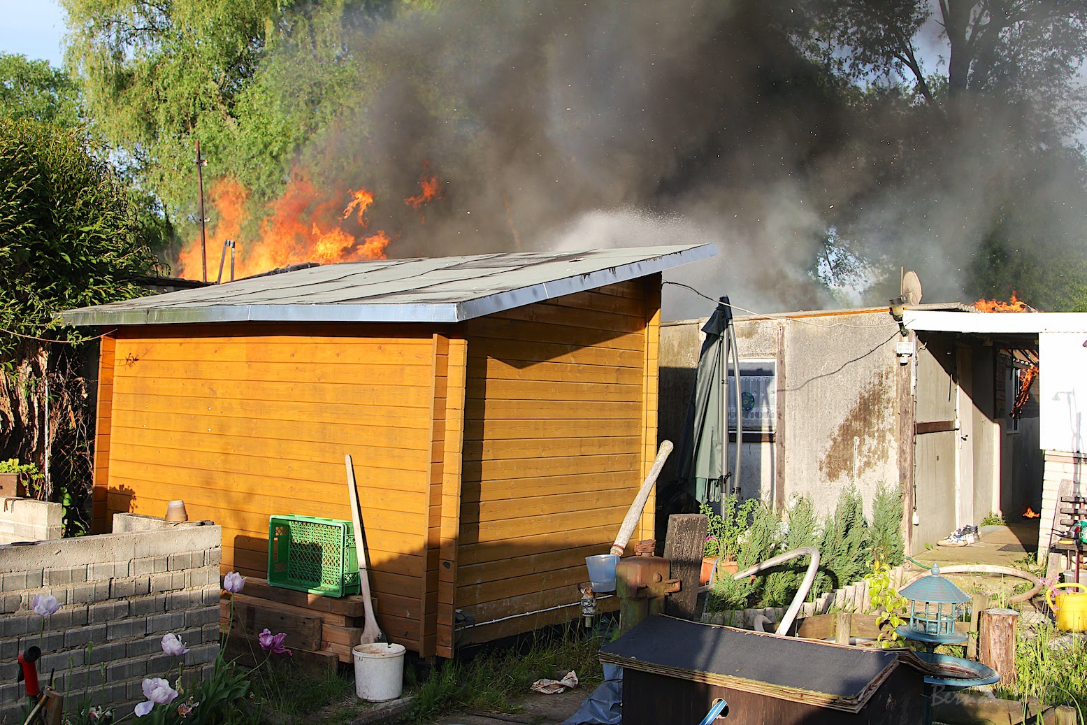 Bernau: Grosseinsatz der Feuerwehr - Bungalow Brand... 6 Bernau LIVE - Dein Stadtmagazin für Bernau bei Berlin