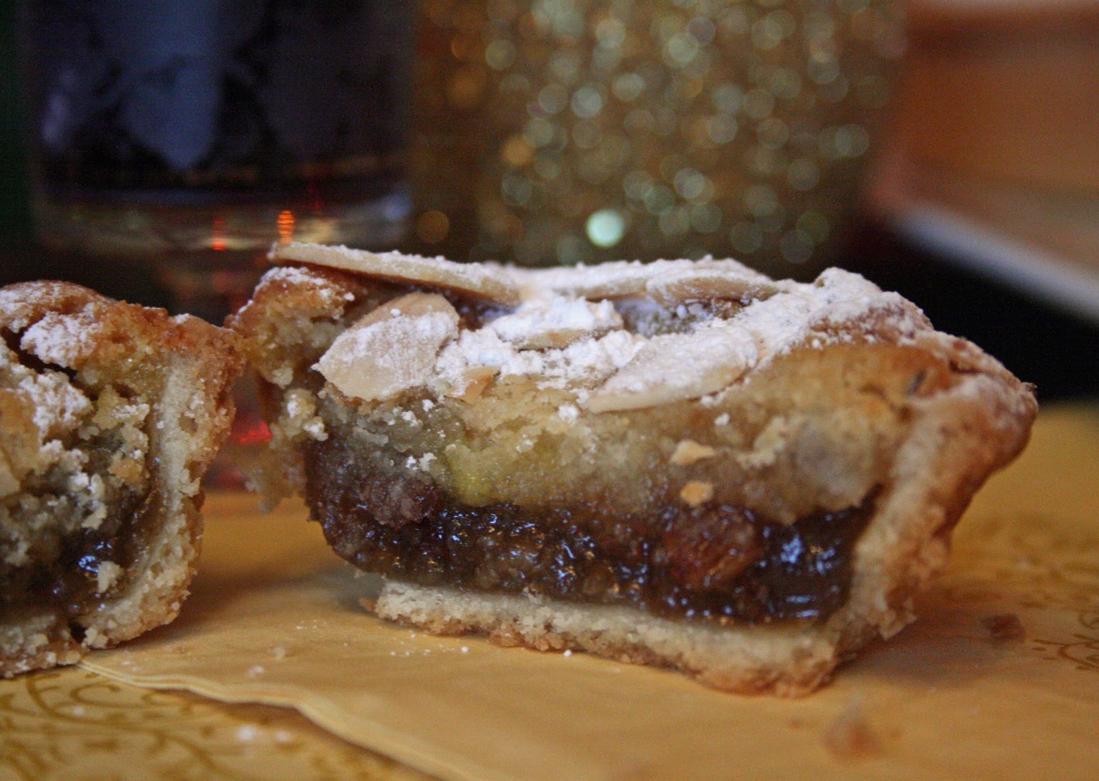 lauralovescakes... Stollen Topped Mince Pies & Clementine and Apple