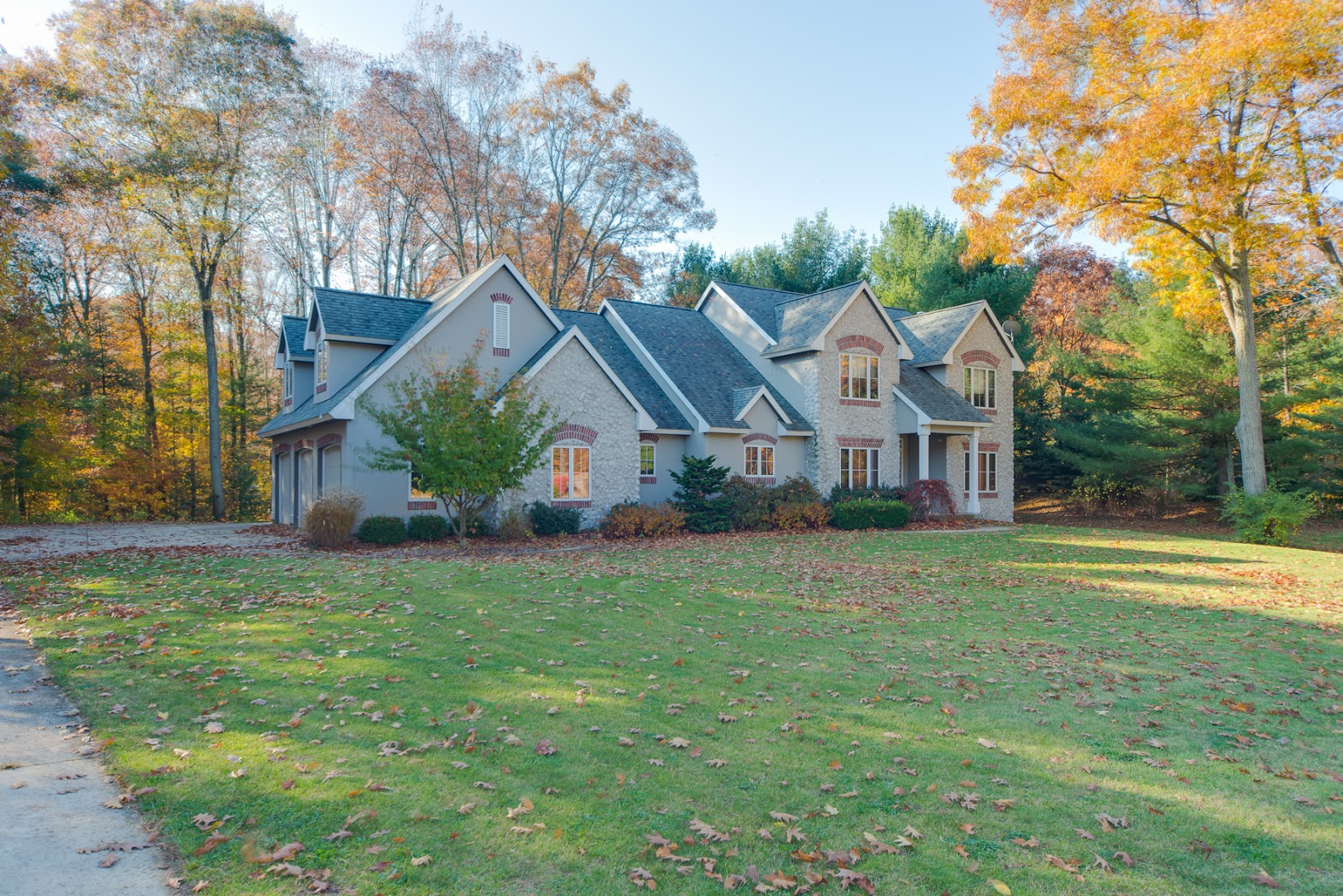 WaterfrontLuxuryHomes 17198 Majestic Ridge Ct West Olive, MI 49060