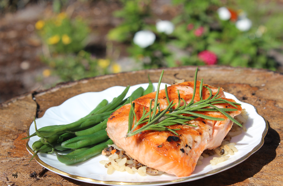 Salmon with Rice Pilaf and Green Beans Eatright Art