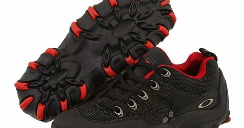 tenis caveirao oakley