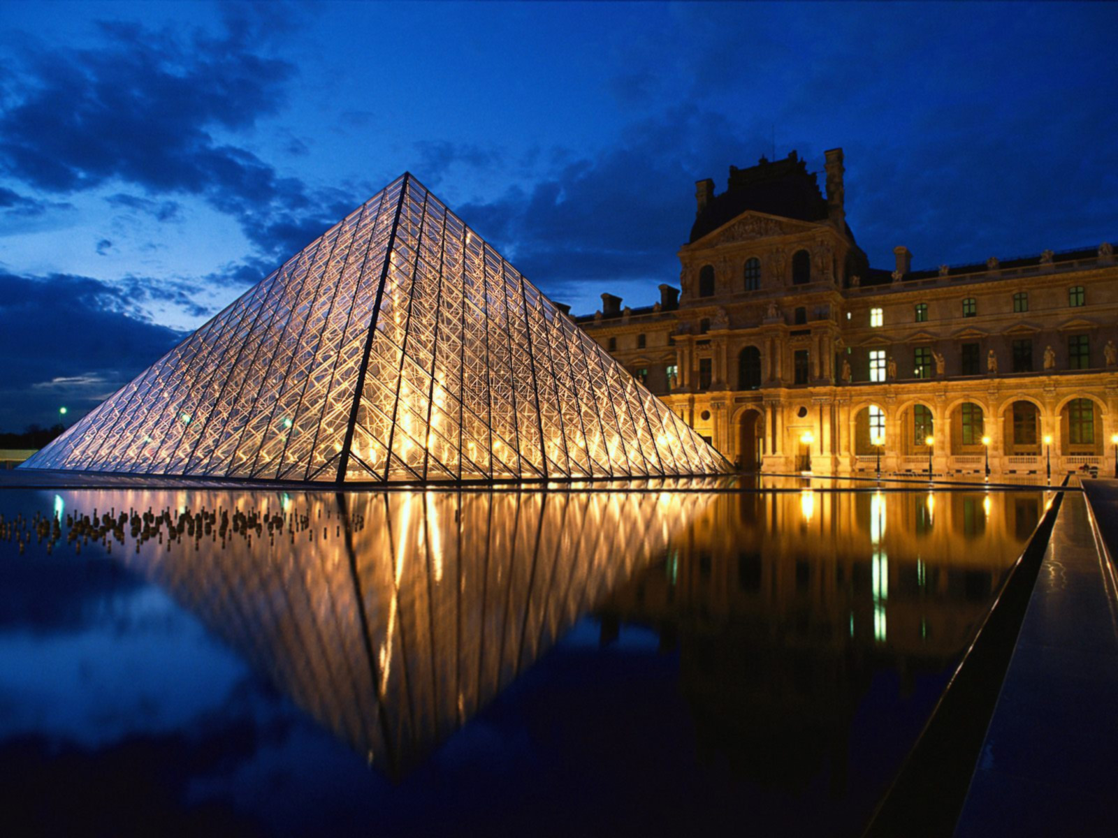 http://3.bp.blogspot.com/-MAcKEOB6tr8/Tc7TI6_AJRI/AAAAAAAAAJo/uEpwYblqF34/s1600/pyramid-at-louvre-museum-paris-france.jpg