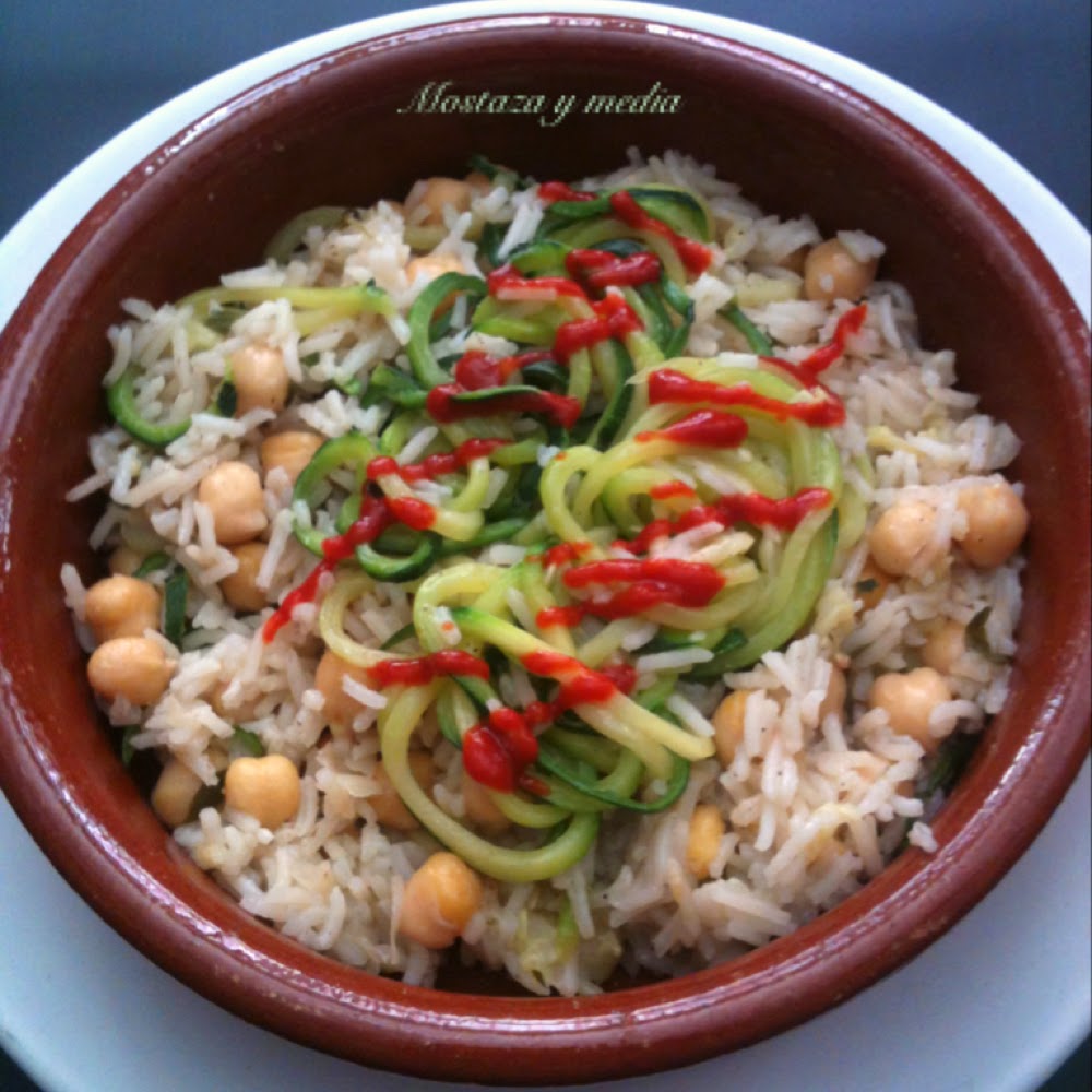 Garbanzos Fritos Con Arroz Basmati Y Fideos De Calabacín
