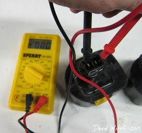 checking a battery, power tool battery, 12v, 14v, dead battery