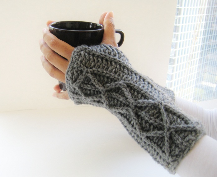 Free Fingerless Mitts with Faux Cables for Beginners