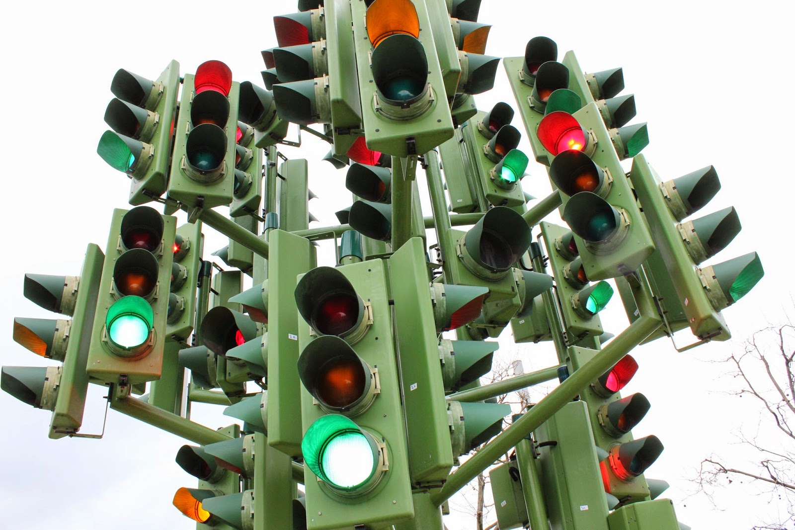 gowherethesuntakesyou Hidden London TRAFFIC LIGHT TREE
