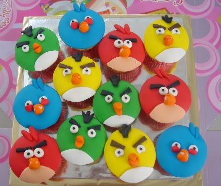 Angry Birds Birthday Cake on Yochana S Cake Delight    Angry Bird Cupcakes