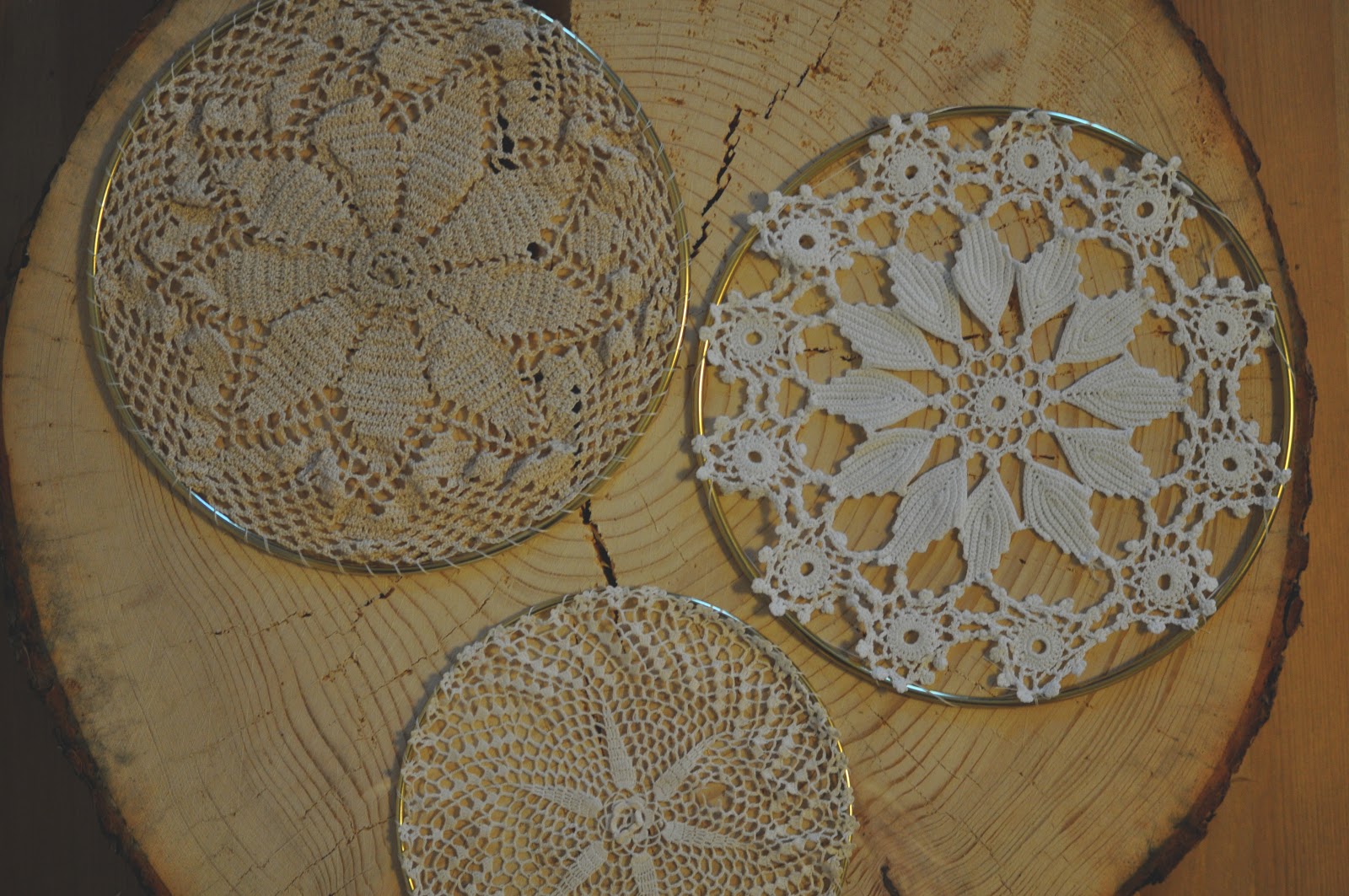 Pie N' the Sky diy // doily display