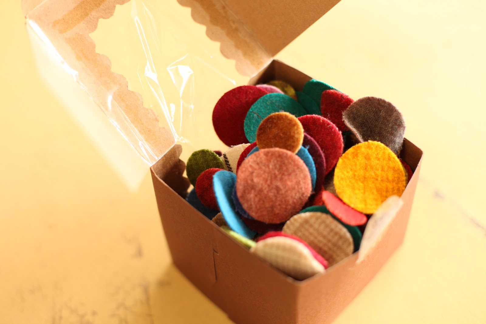 THE QUILT BARN Wool Penny Pincushion Tutorial