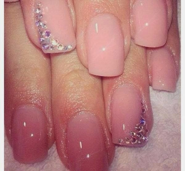light pink nail designhttp