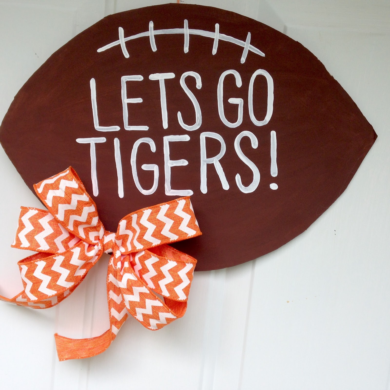 SewPaperPaint: Quick and Practically Free DIY Football Wreath