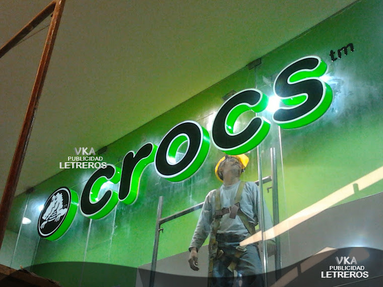 crocs - LETRAS EN ACRILICO