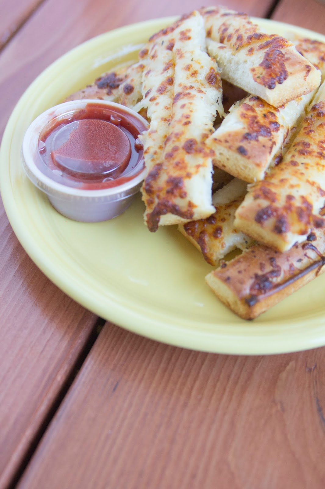 7 tips to help reduce dinnertime stress + free weekly meal planning calendar
