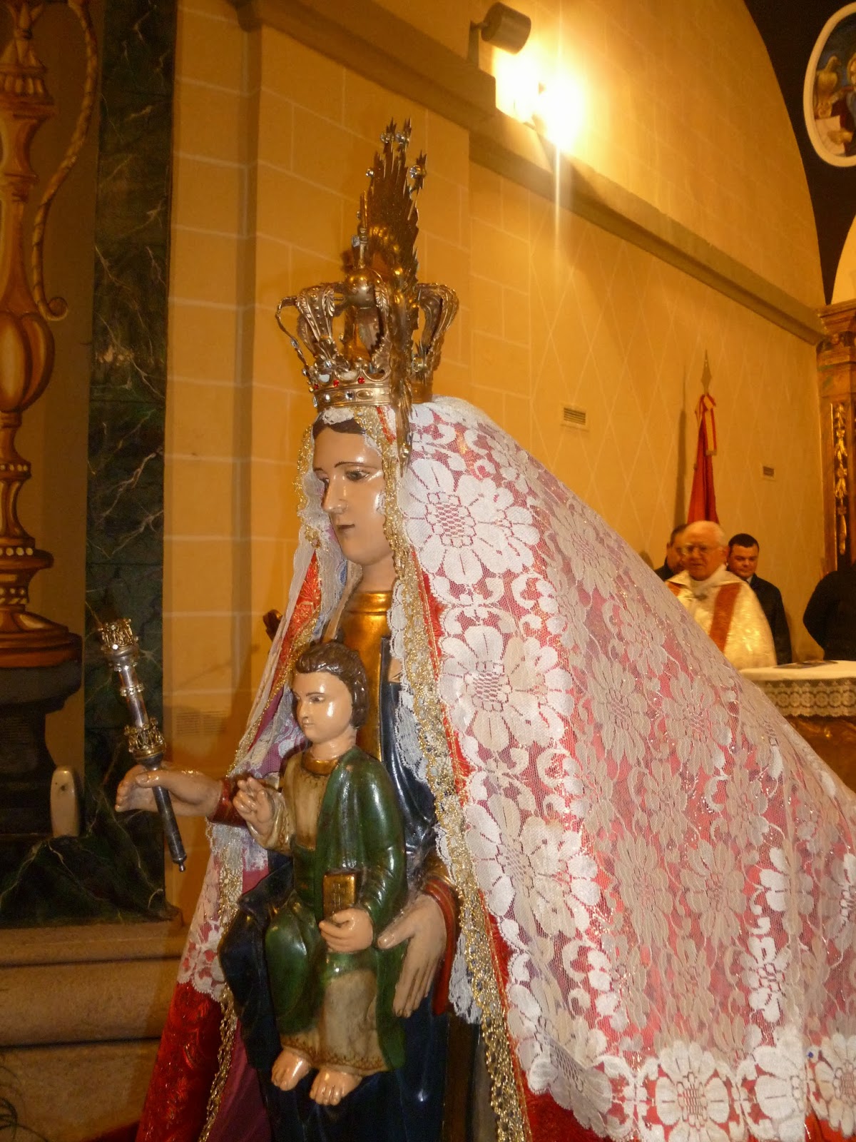 Virgen del Patrocinio: TOQUILLA BLANCA