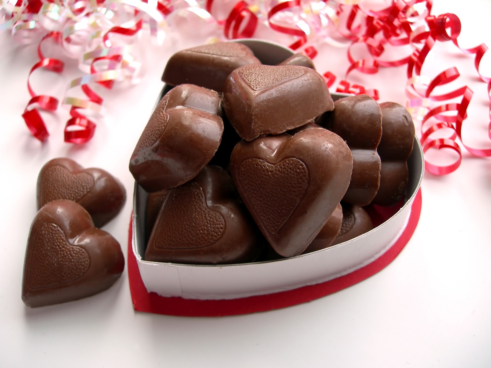 Heart valentine chocolate hearts treats shaped desserts valentines bark bella xoxobella sweeten cupcakes sweets via valentine's day gift chocolate hearts | Free Wallpaper Downloads