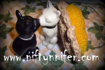 http://www.niftynnifer.com/2013/09/flower-crochet-scubby-free-pattern-by.html
