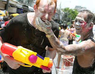 الاحتفال بمهرجان "يوم الماء" تايلند 6.jpg