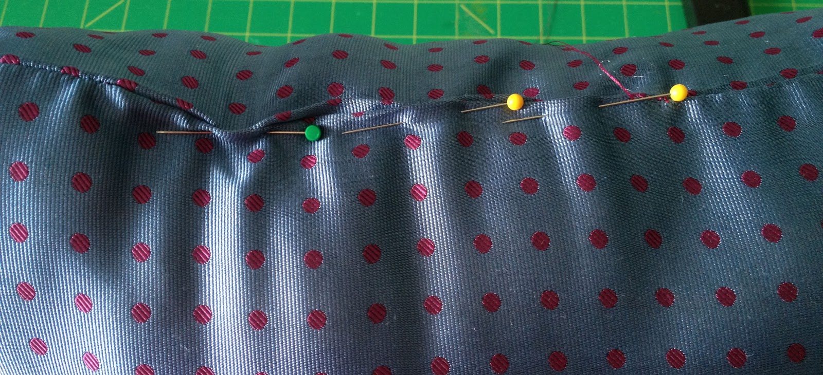 DIY Tutorial Pillow Book Holder