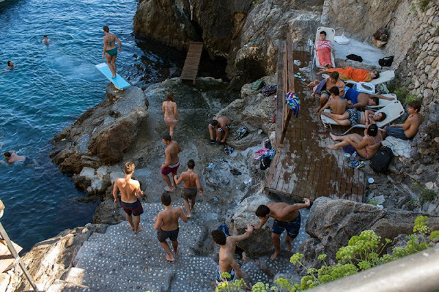 Plaža u mestu Paleokastrisa kod kafića Lagrota Plaža u mestu Paleokastrisa kod kafića Lagrota