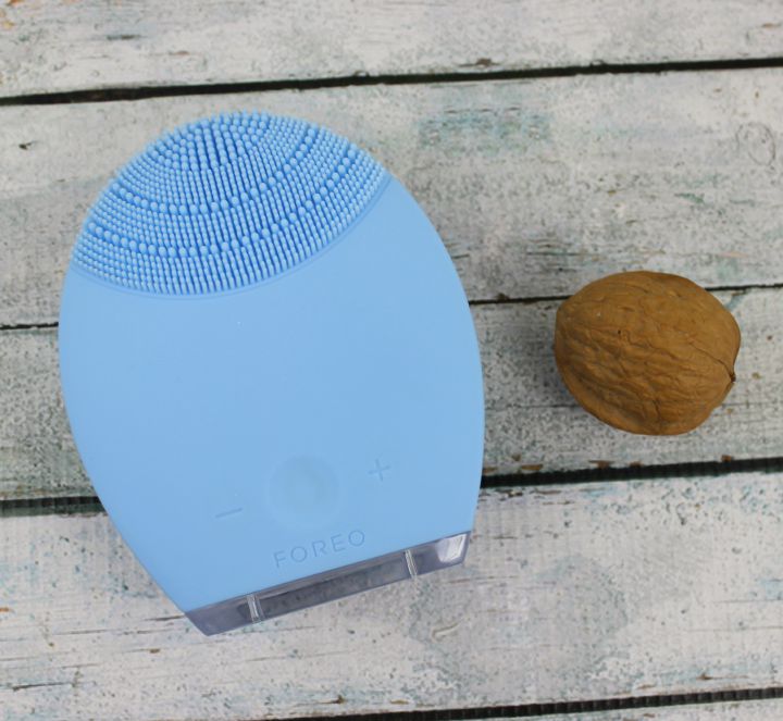How to use the Foreo LUNA™ Cleansing Brush (a review) Hello Pretty Bird! A beauty and notso