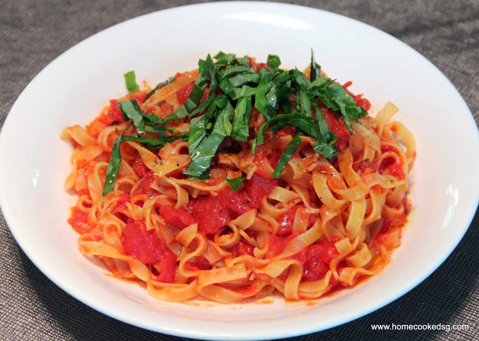 Home Cooked Grub: Pasta in Tomato Sauce