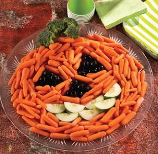Clean Eating, Meal Planning, 21 Day Fix, Healthy Halloween Snacks, Healthy Halloween, Halloween Snacks, Halloween Party Ideas, Successfully Fit, Lisa Decker, Pumpkin Vegetable Tray