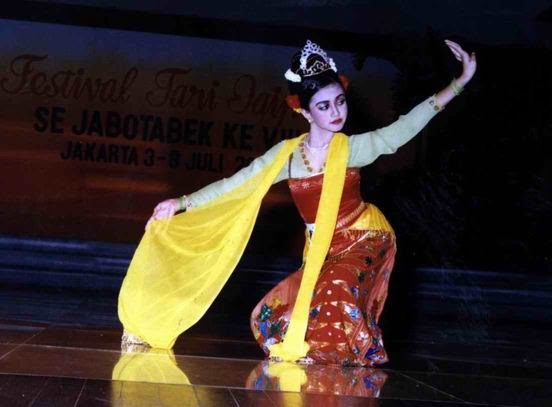 jaipong dance from bandung INDONESIAN CULTURE