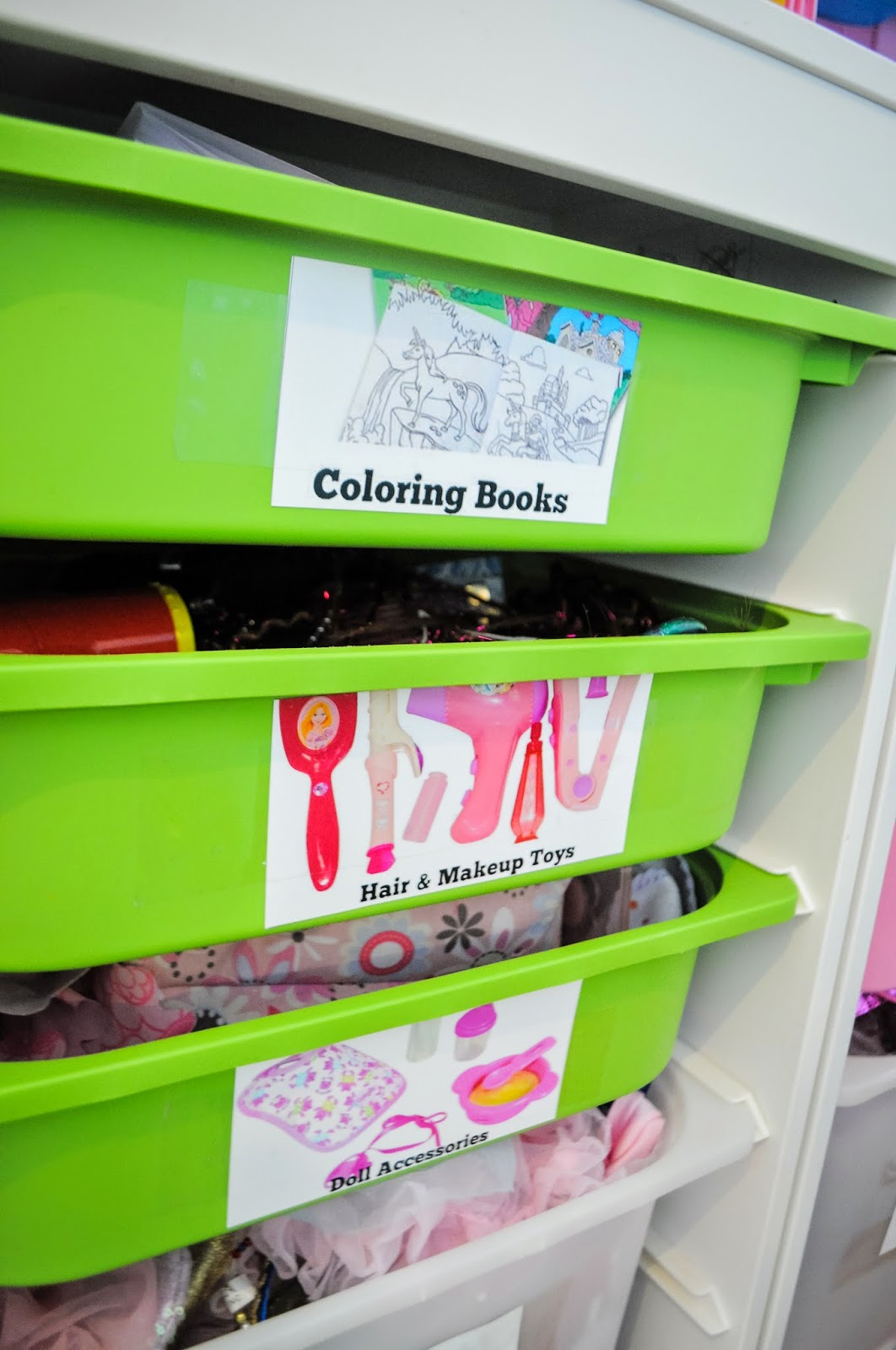 Small Space Toy Storage Solution, Easy DIY Toy Labels, and a Peek at a  Shared Kids' Room. - Pretty Real