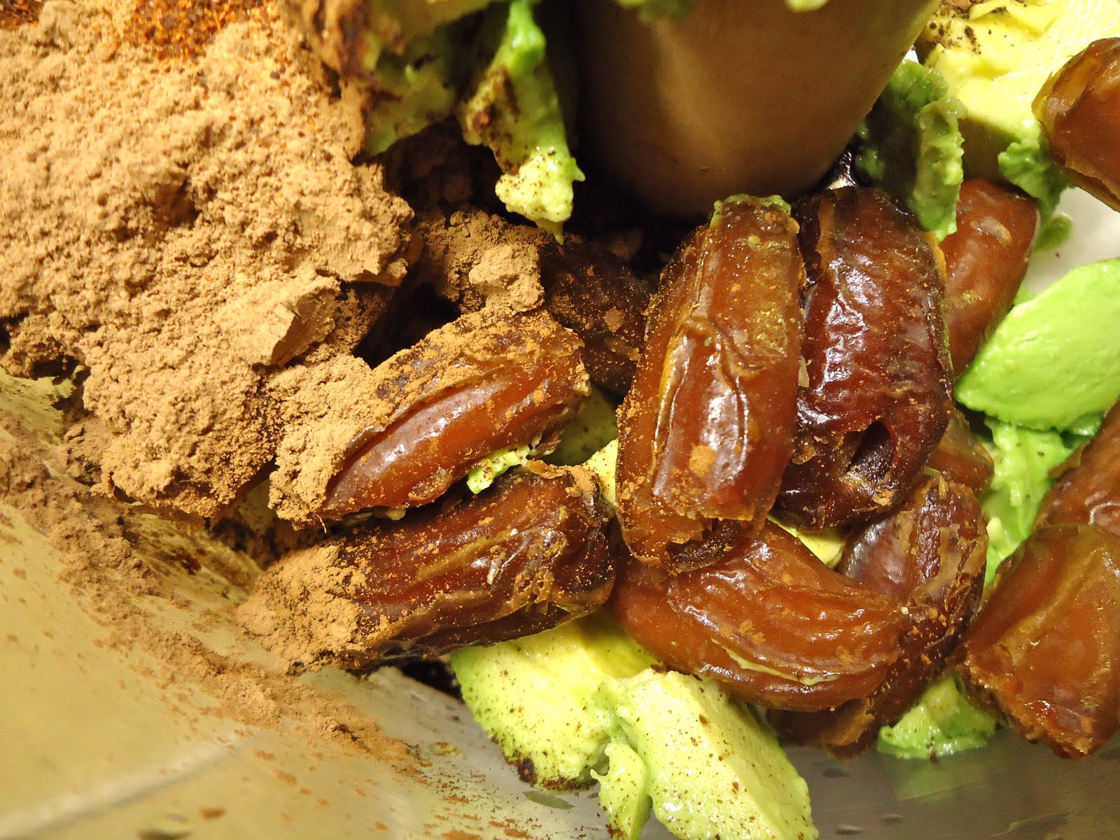 Get Skinny, Go Vegan. Raw Vegan Carob Pudding. "Avocado