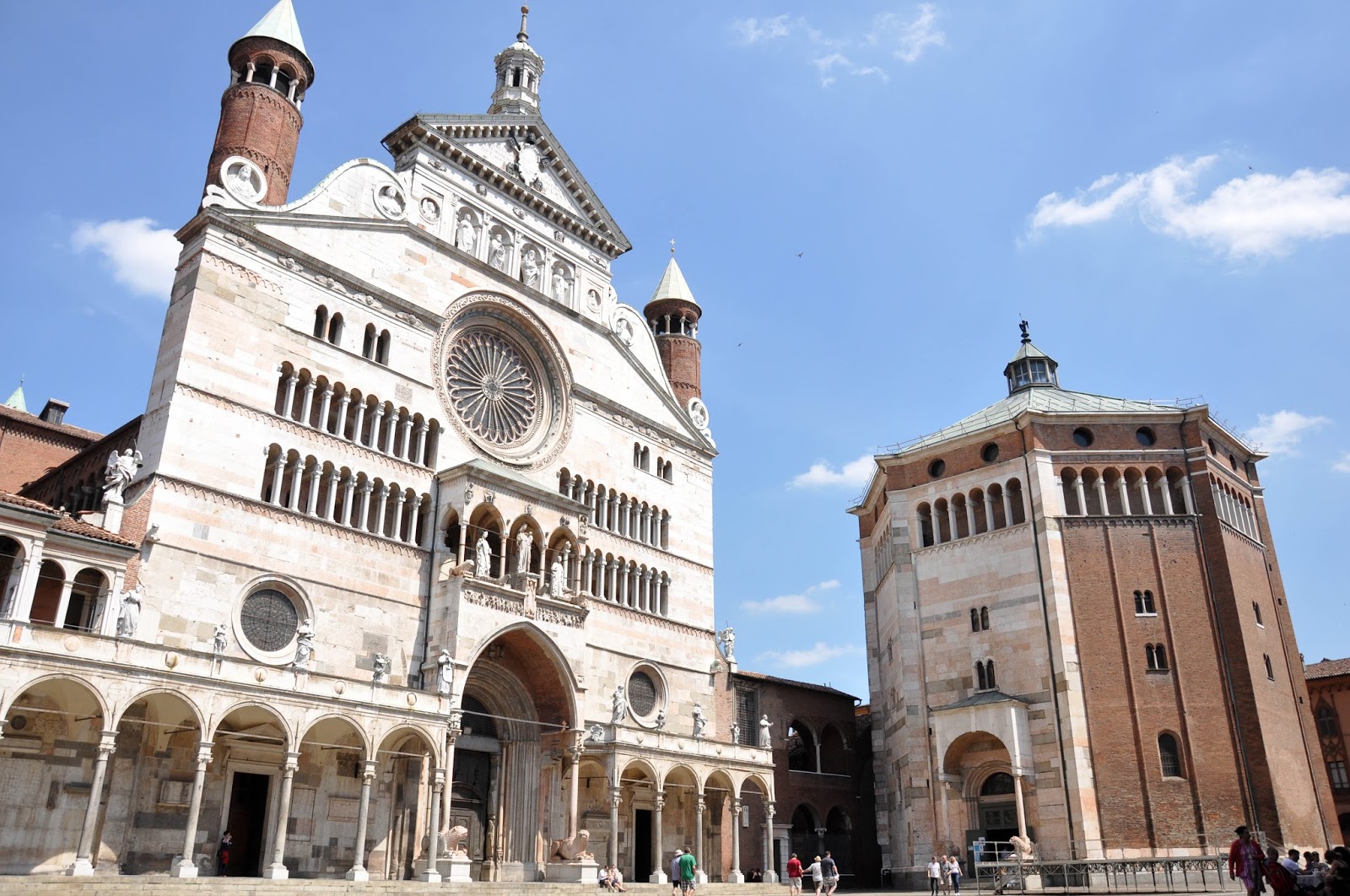 Duomo and Baptistery, Cremona, Italy Duomo and Baptistery, Cremona, Italy