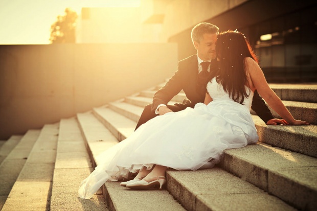 Unique wedding ideas: Wedding Photography Shots for Bride and Groom