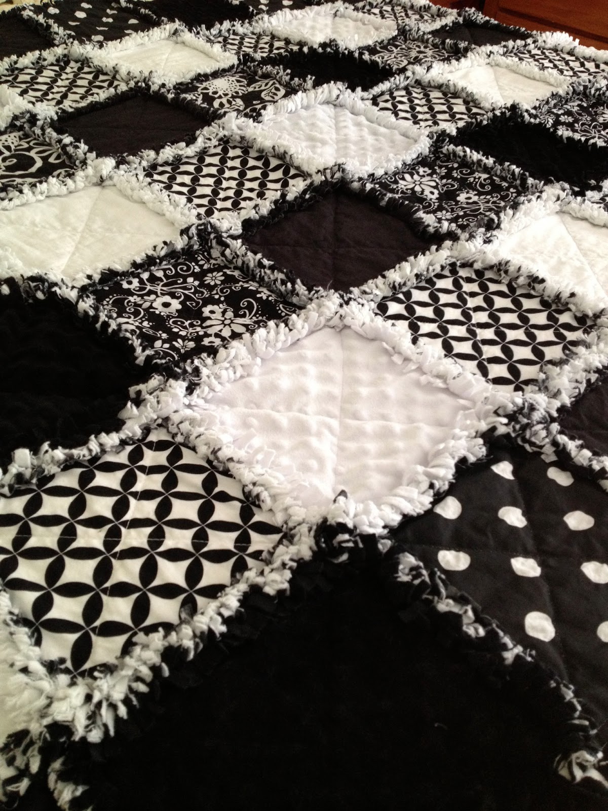 ZeedleBeez: Black and White Rag Quilts