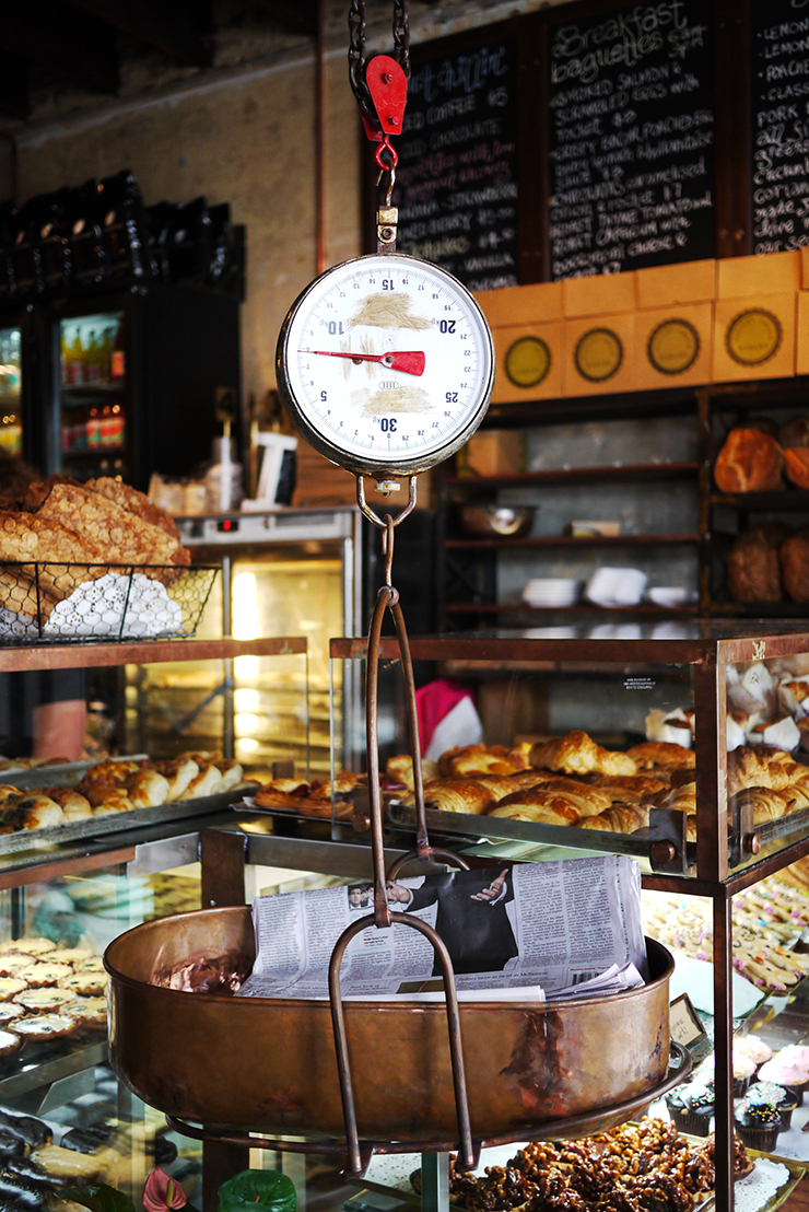Che and Fidel pottery green bakers
