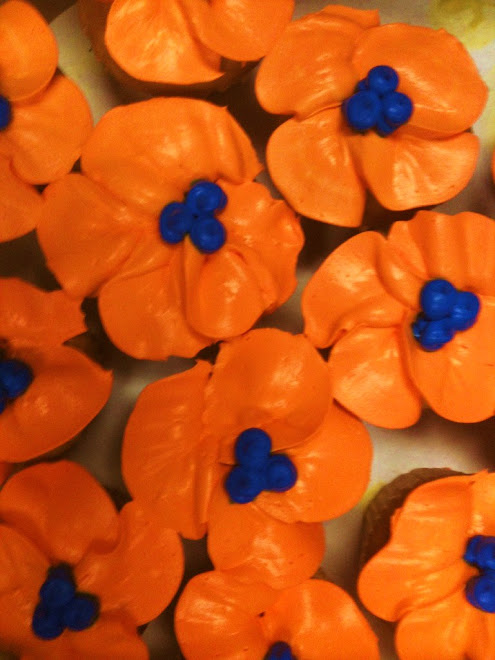 Tropical_Hot_Orange_Blue_Rum_Cupcakes