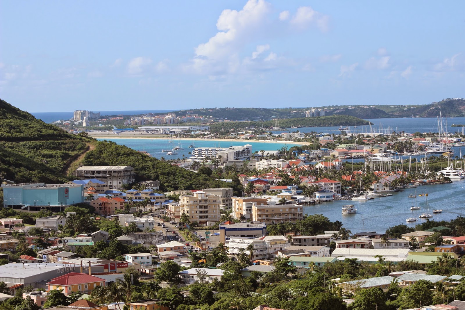 Em St. Maarten (Dutch side) / St. Martin (French side) Bonanza