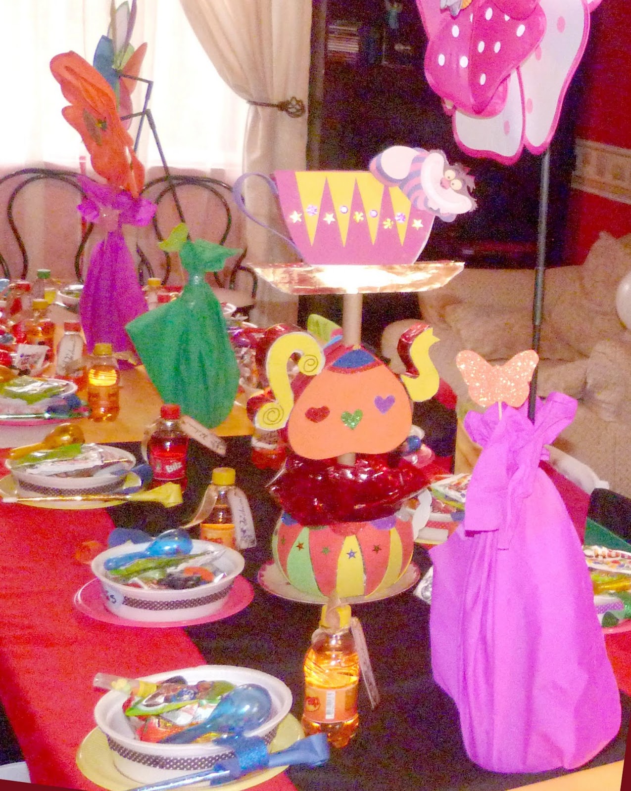 Las Creaciones de doña Castora: Fiesta de Cumpleaños "Alicia en el país
