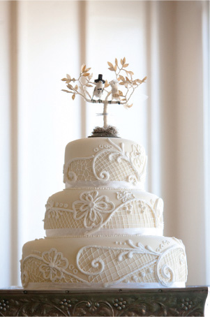 From White to Ivory Textures Beautiful white and ivory wedding cakes