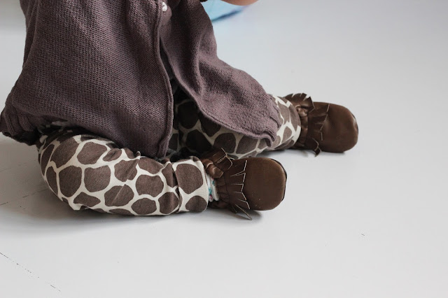 Om golvet och mockasinerna. 4 6 Om golvet och mockasinerna.