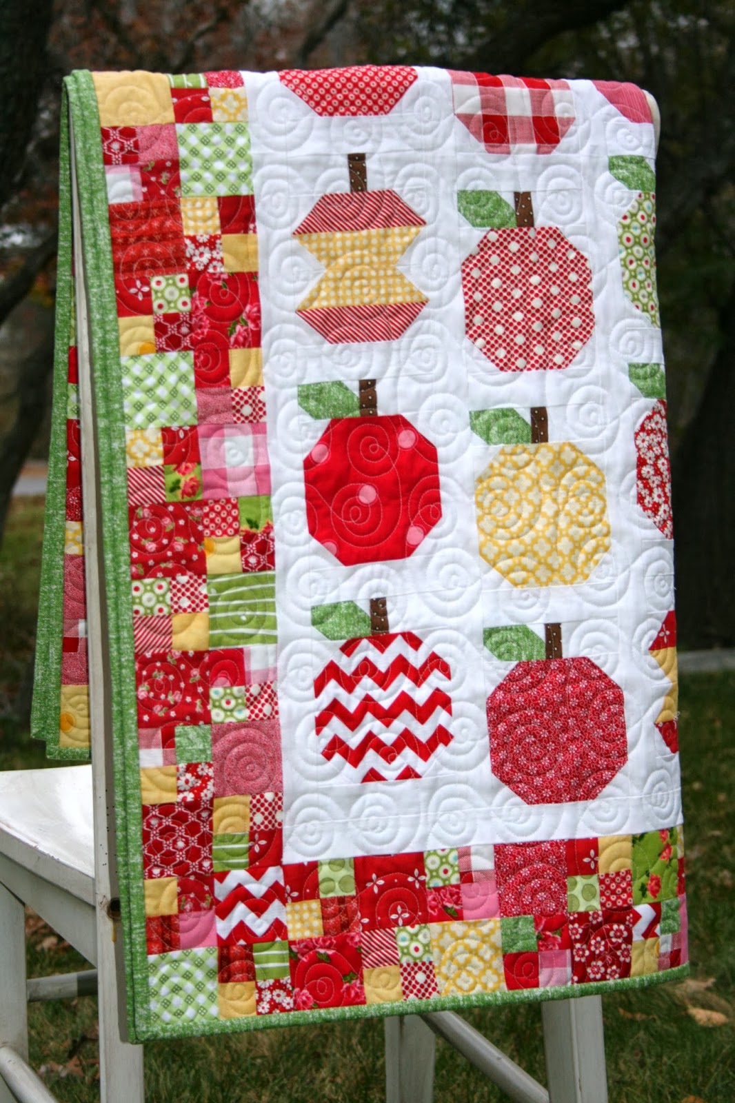 Gigi's Thimble Finished Applelicious Quilt