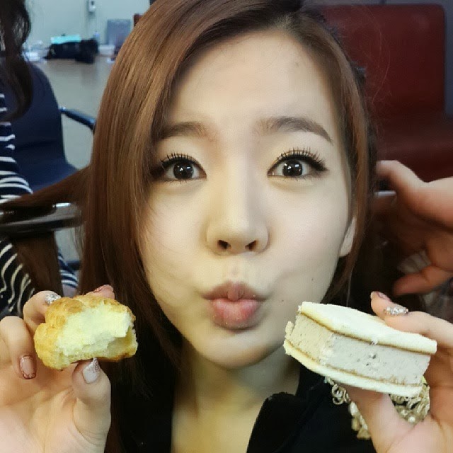 Idk but I noticed that <b>Sunny might</b> have. Her IG selcas are a bit weird. - snsd_sunny