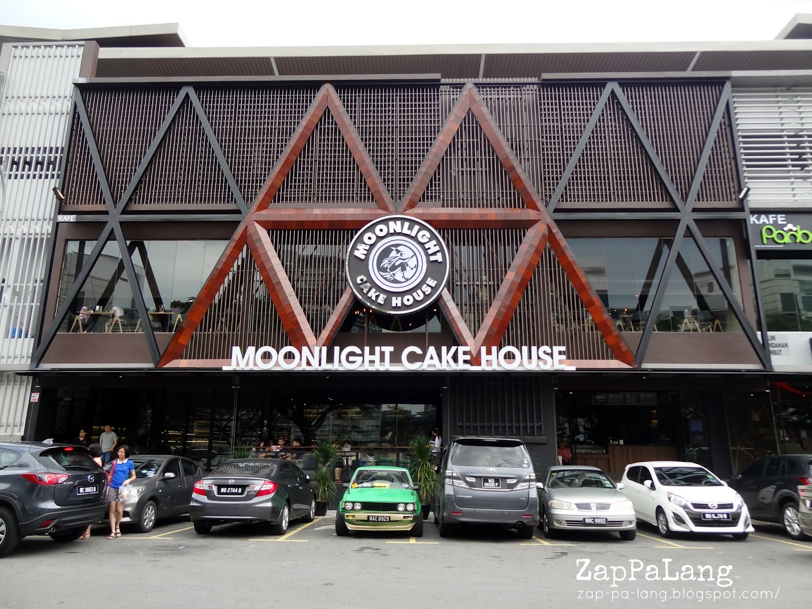 ZapPaLang 风靡众人的面包烘焙店 Moonlight Cake House Puchong Jaya