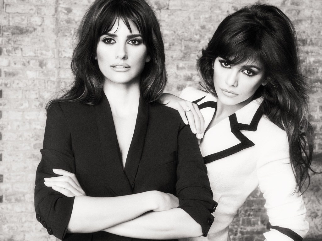 http://3.bp.blogspot.com/-MoUYqCyTJ6Q/Tk-WvqIz8HI/AAAAAAAAFZo/vAhh-THPwq0/s1600/Penelope_Cruz_%2526_Monica_Cruz_Wallpaper_JxHy.jpg