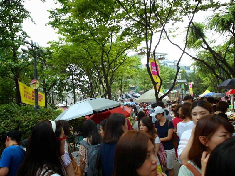 Ewha Summer Studies Hongdae Free Market Weekend Seoul South Korea lunarrive travel blog
