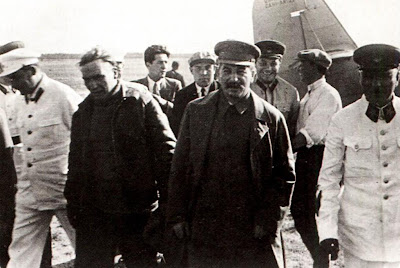 члены советского правительства во главе с И.В. Сталиным