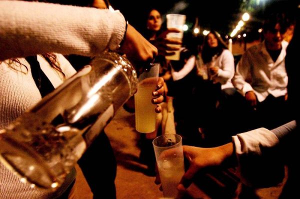 Como por el aguardiente salir de la dipsomanía